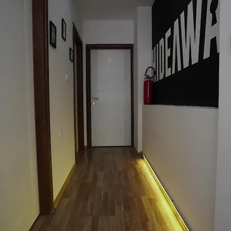 Hideaway Rooms&apartments *