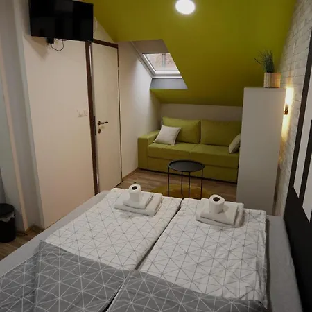 Hideaway Rooms&apartments *