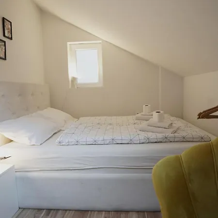 דירה Hideaway & *