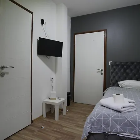 Hideaway & Apartment *