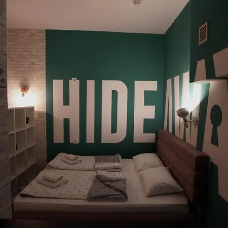 Апартаменты Hideaway &