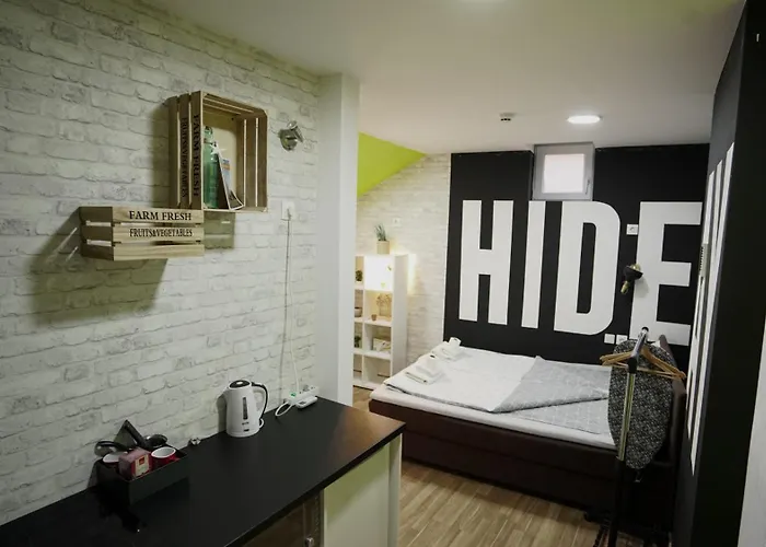 Hideaway & 아파트