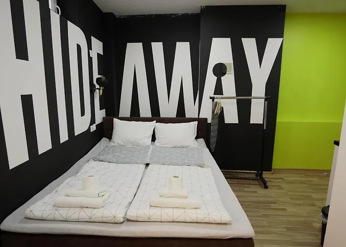 Hideaway & 아파트