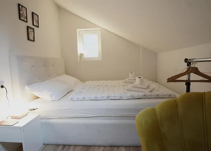 아파트 Hideaway & *