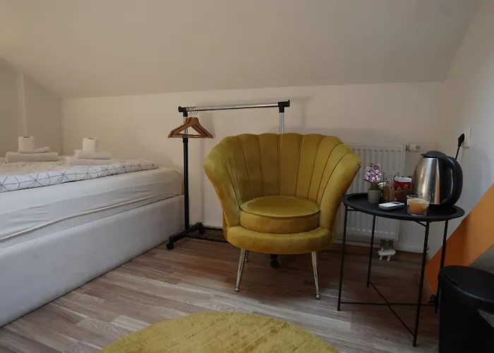 아파트 Hideaway & *