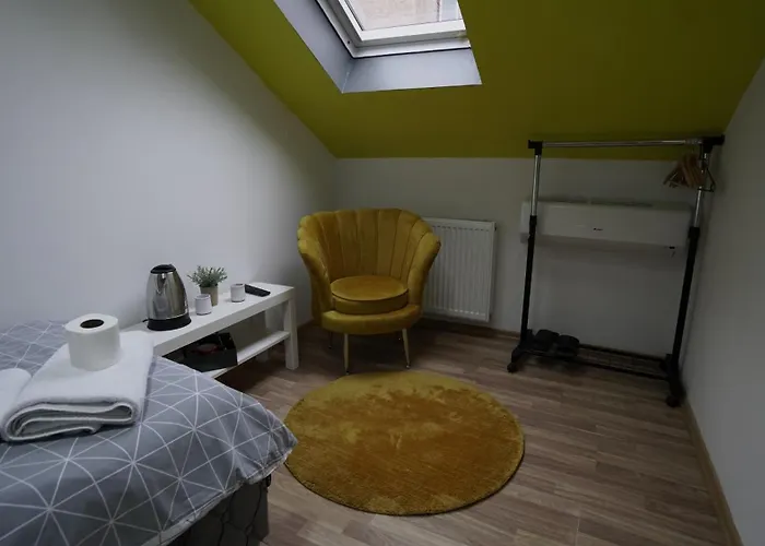 아파트 Hideaway & *